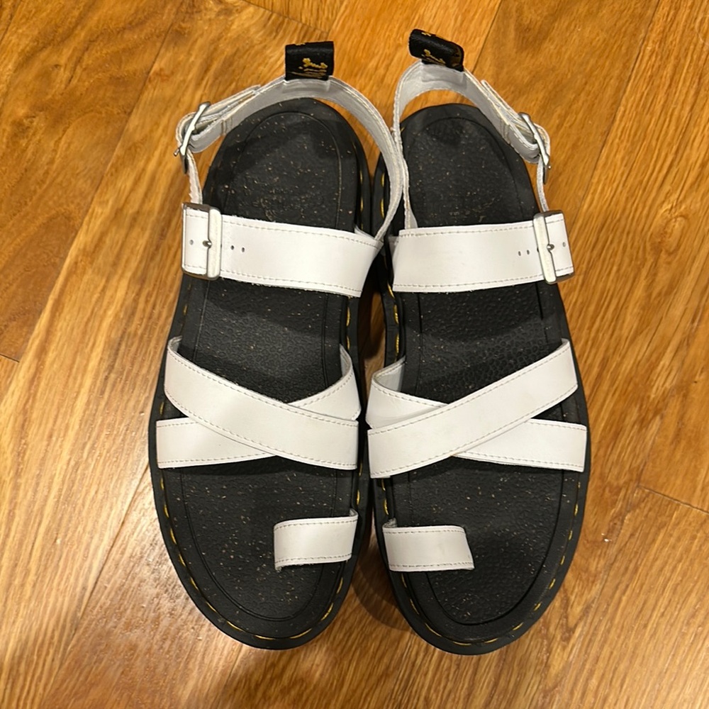 Avery Hydro strap sandals